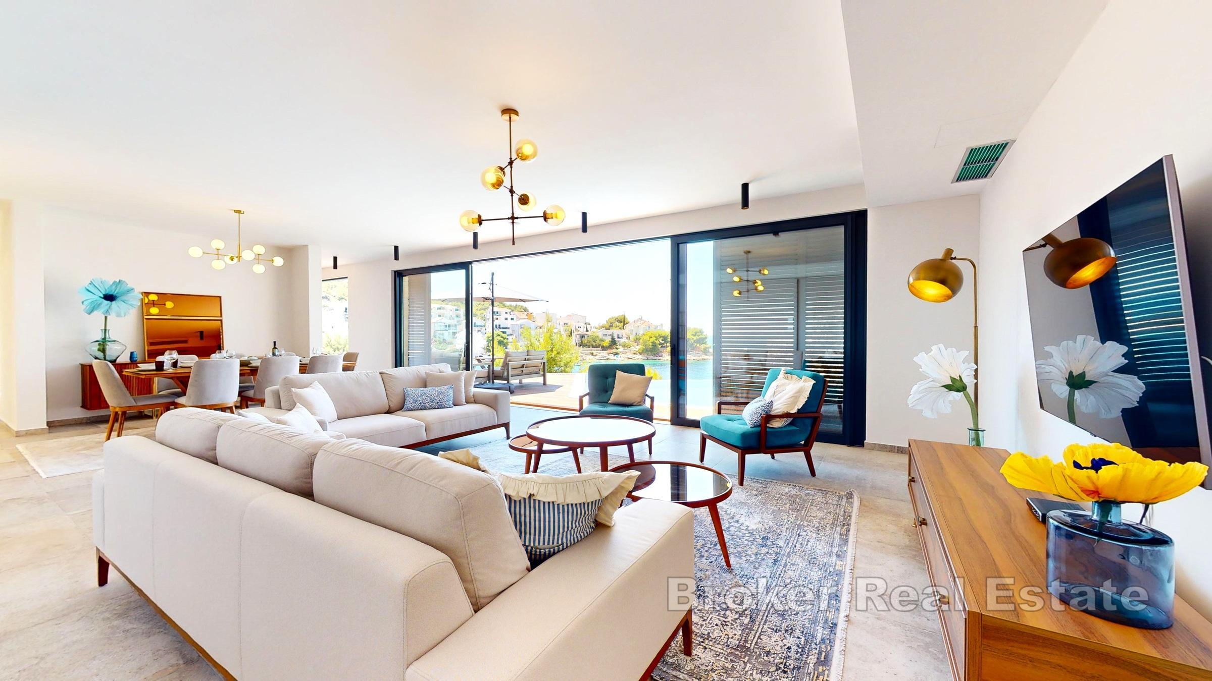 Villa de luxe avec piscine, première rangée de la mer