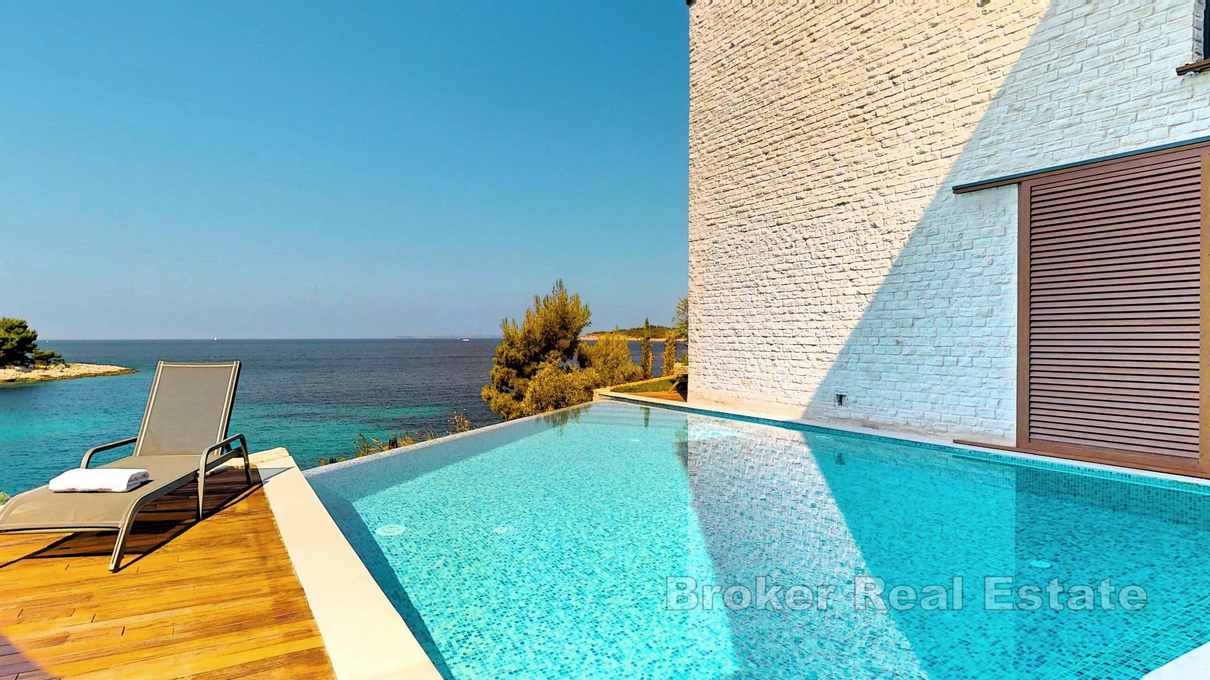 Exklusive Villa in erster Reihe zum Meer