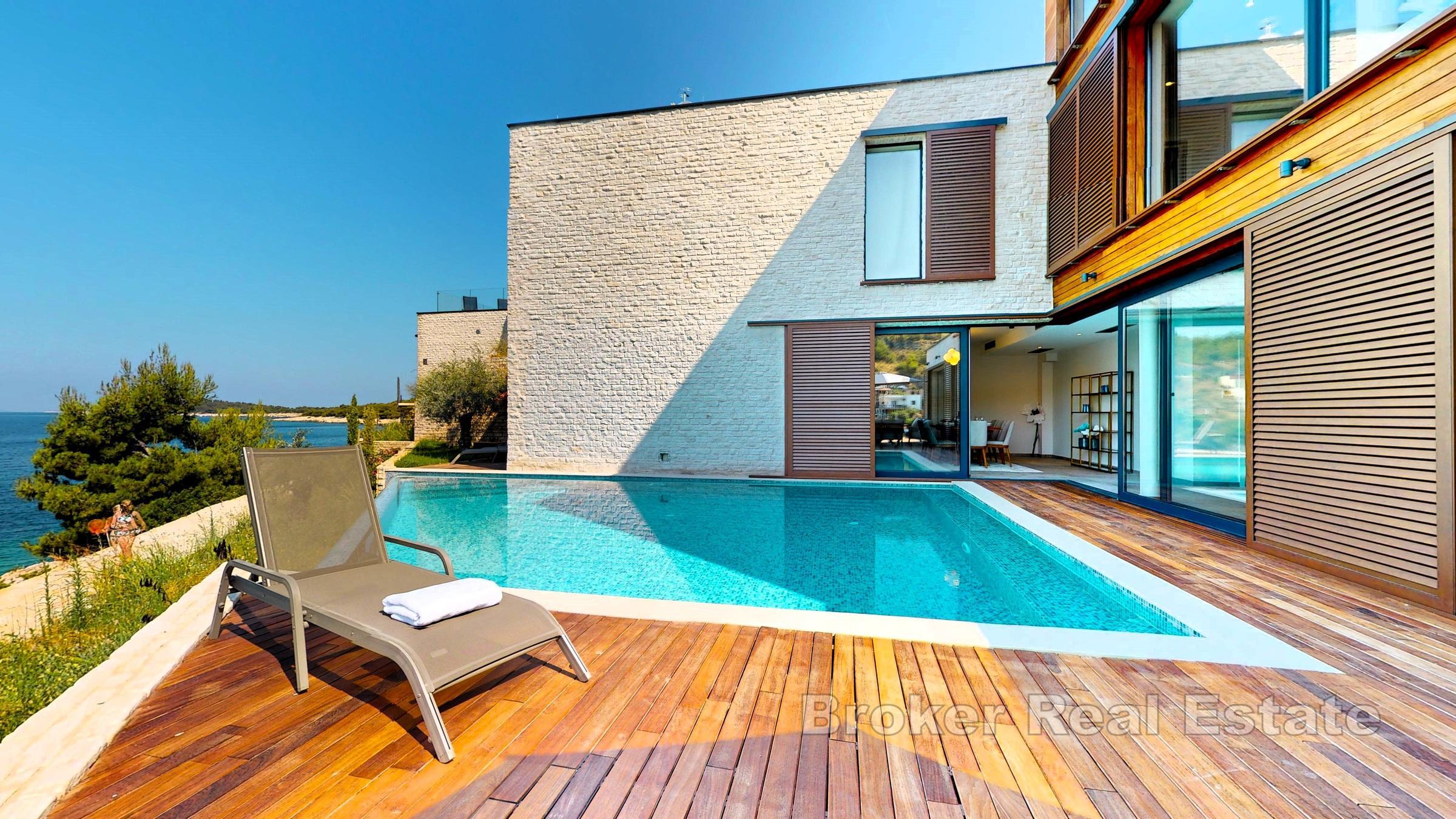 Villa exclusive en première rangée de la mer