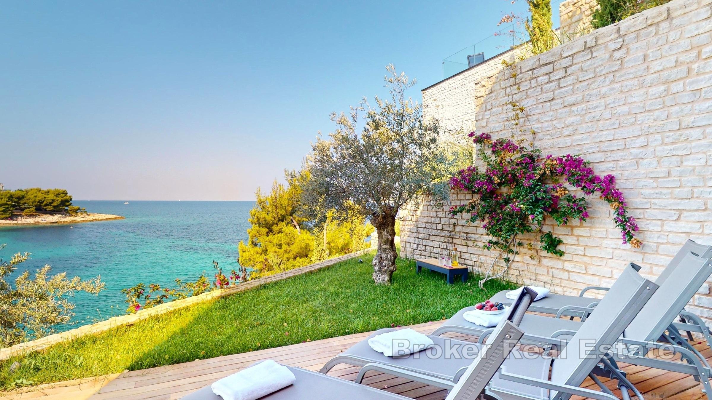 Exklusive Villa in erster Reihe zum Meer