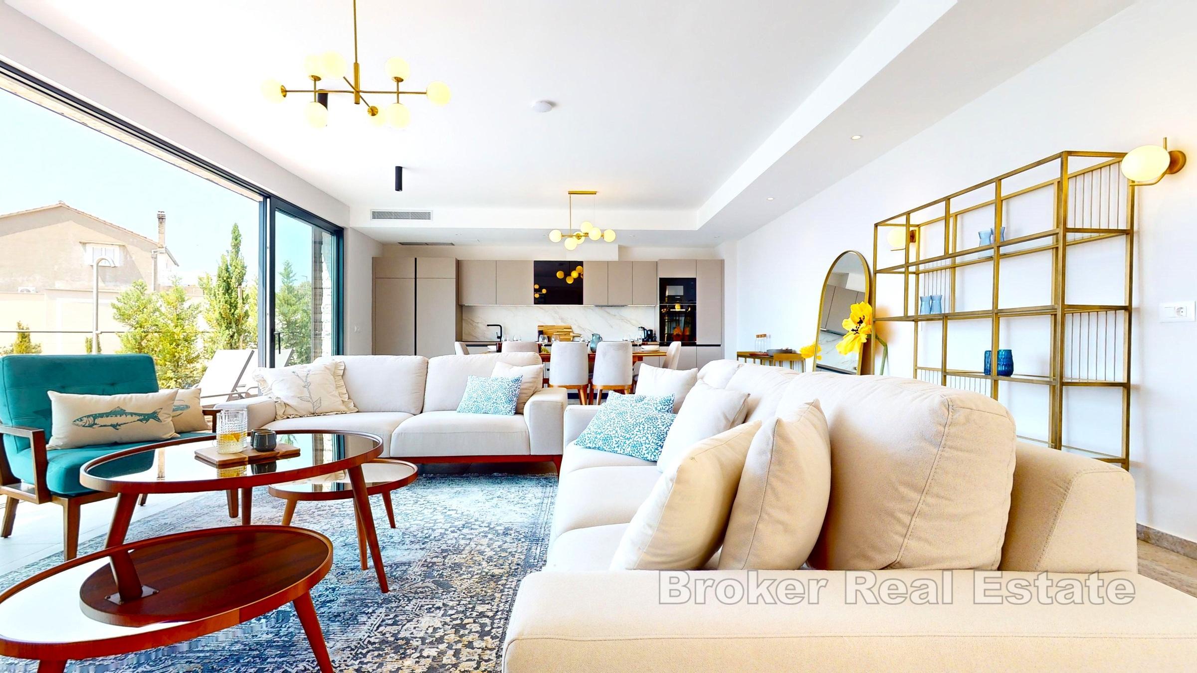 Luxusvilla in zweiter Reihe zum Meer