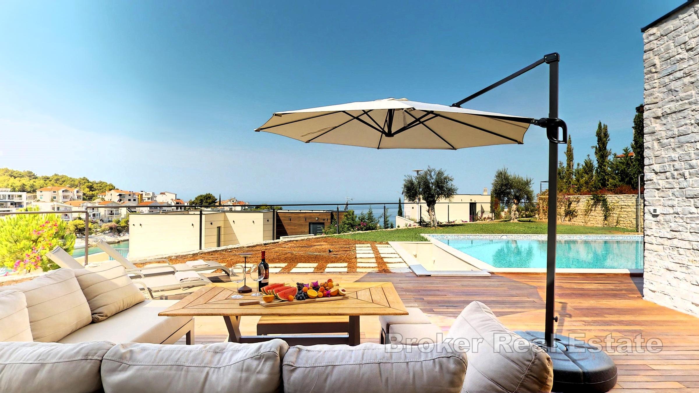 Moderne Villa in zweiter Reihe zum Meer