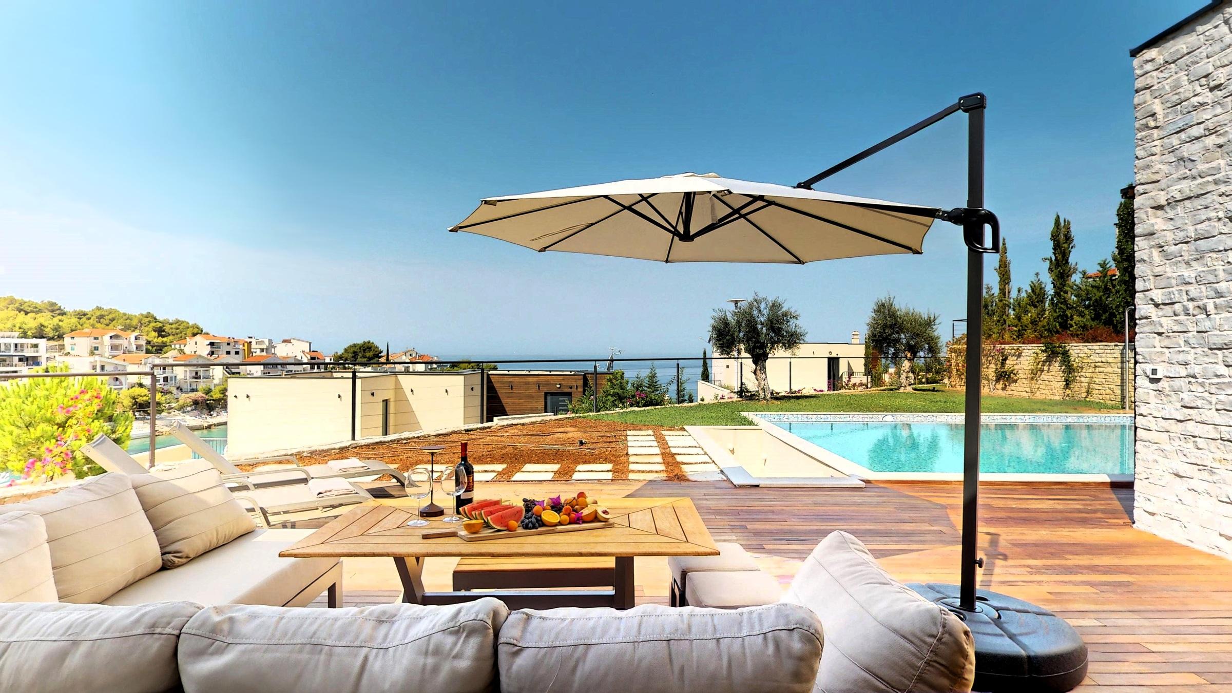 Modern villa andra raden till havet