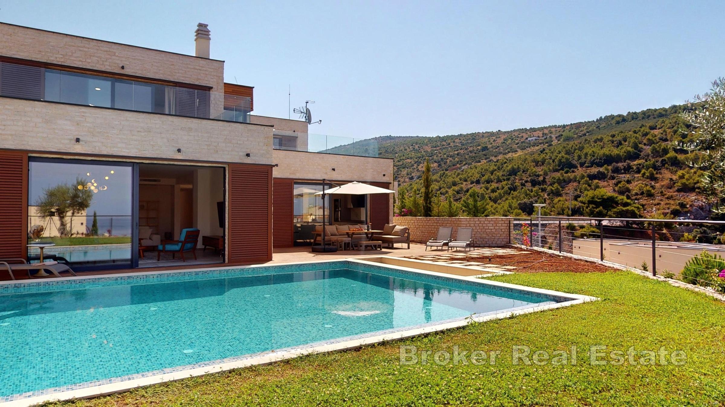 Moderne Villa in zweiter Reihe zum Meer