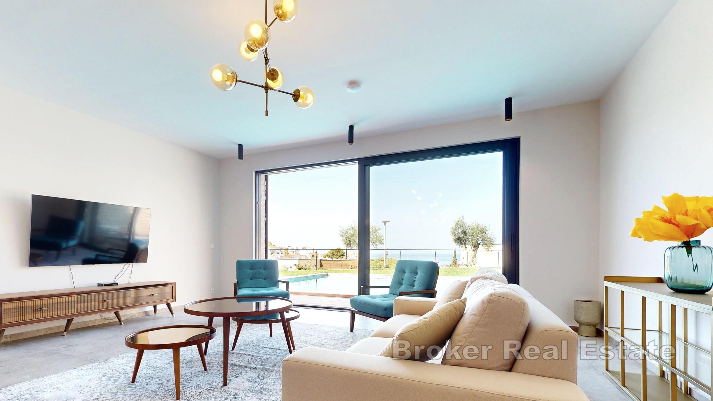 Modern villa andra raden till havet
