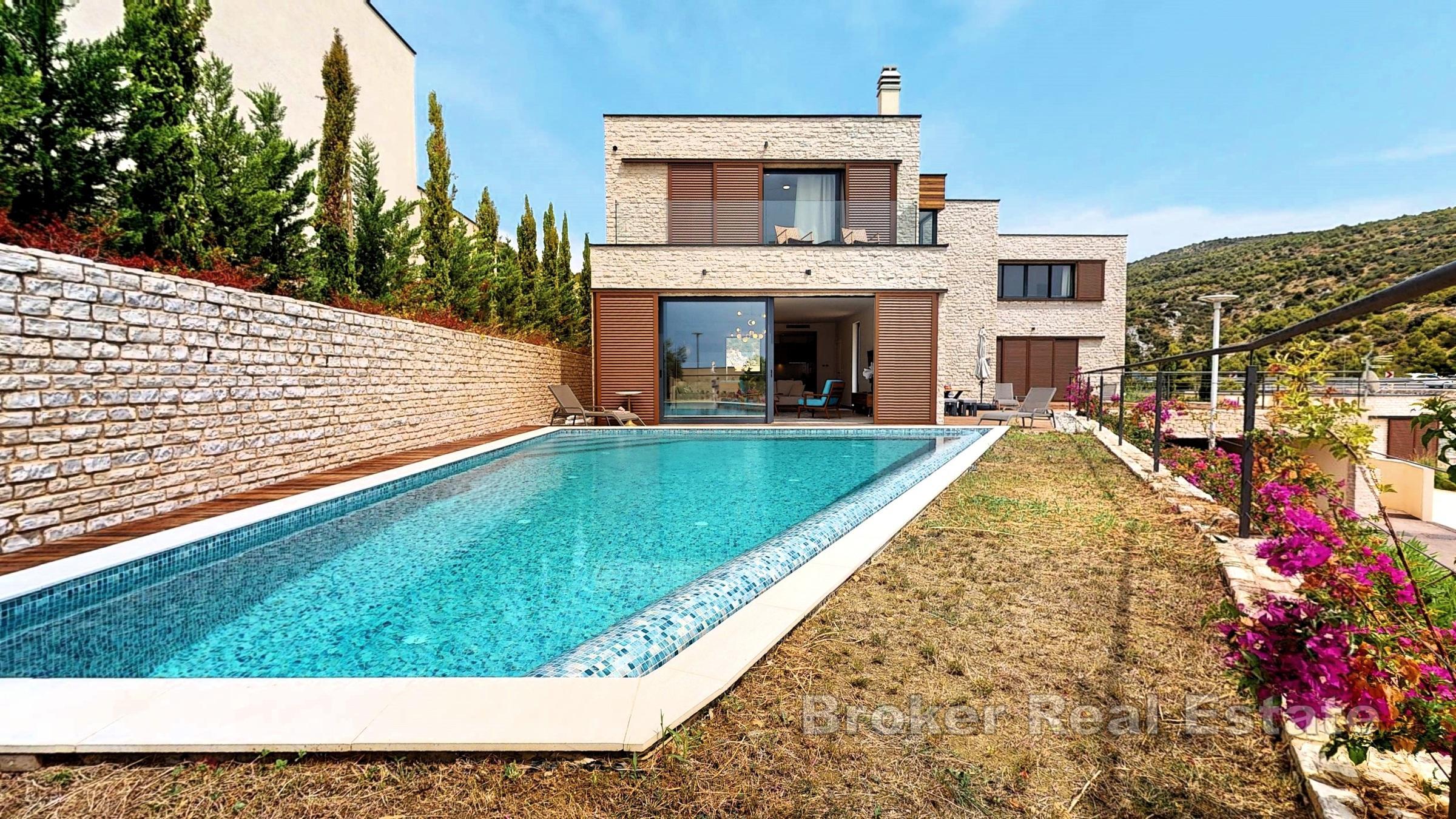 Belle villa en deuxième rangée de la mer