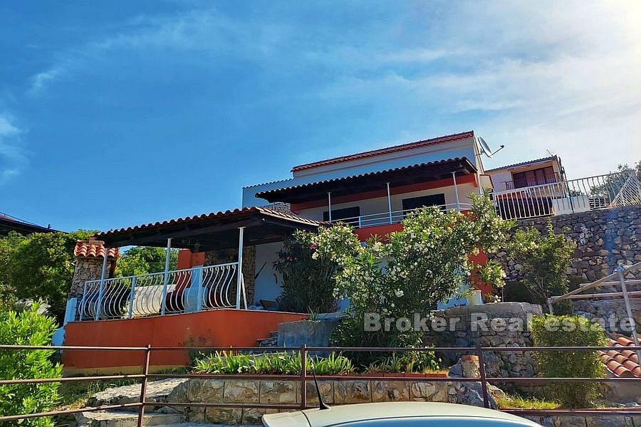 Odnowiony dom w pierwszym rzędzie do morza