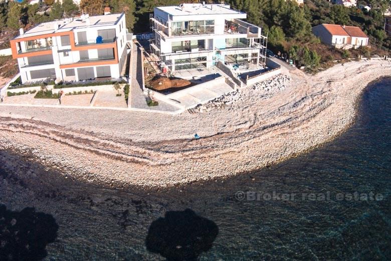 Appartements près de Zadar, première rangée de la mer