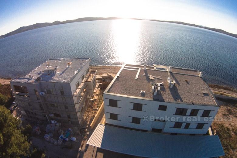 Lägenheter nära Zadar, första raden till havet