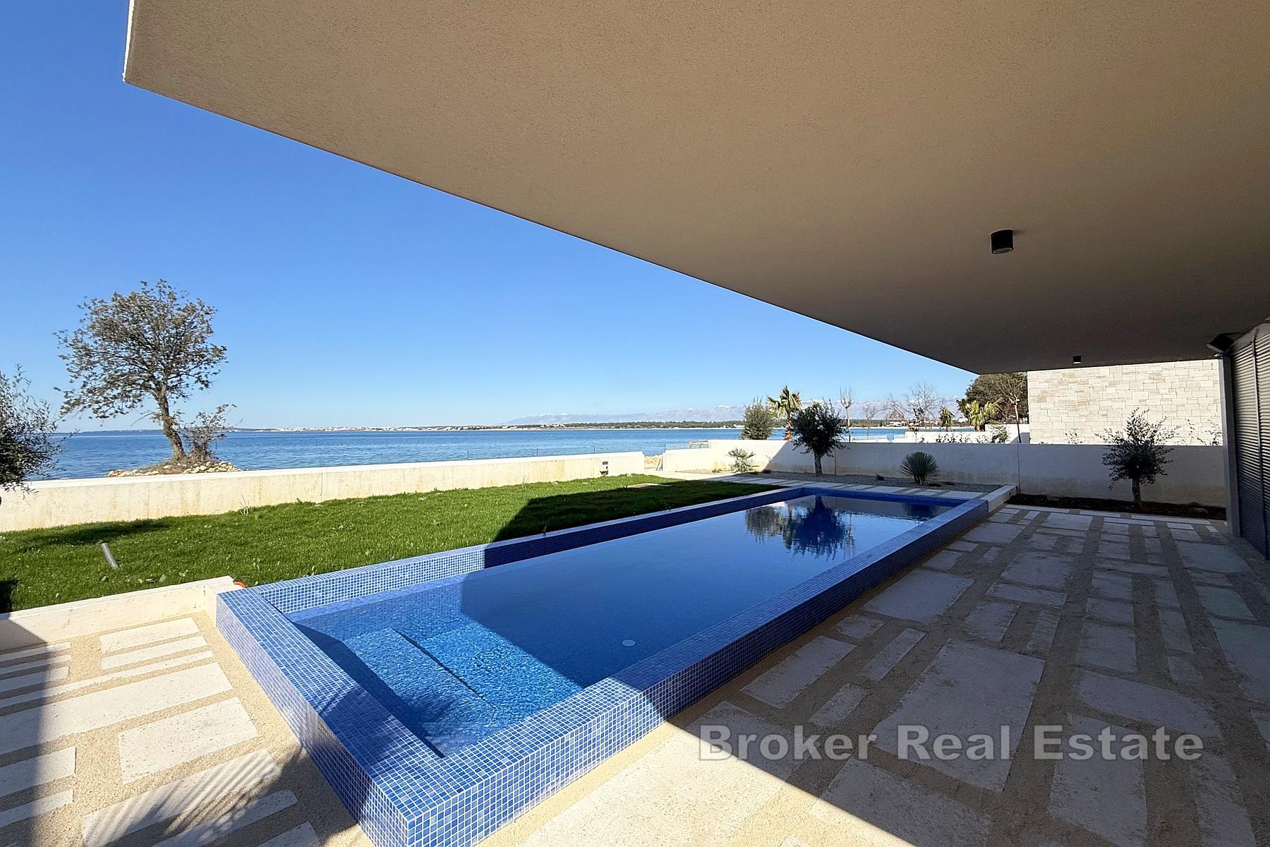 Nowoczesna willa w wyjątkowej lokalizacji, pierwszy rząd do morza