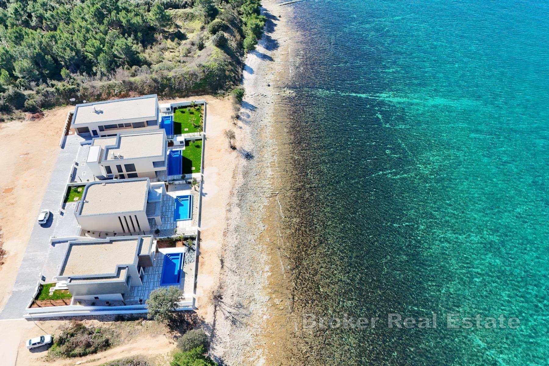 Luxusvilla in erster Reihe zum Meer