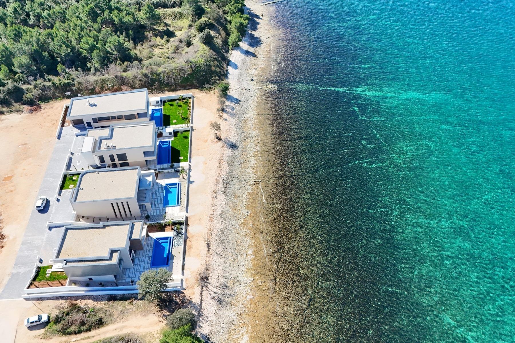 Luksusvilla i første rad til sjøen