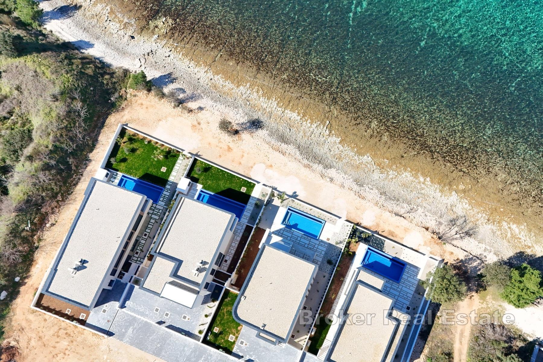 Lyxvilla i första raden mot havet
