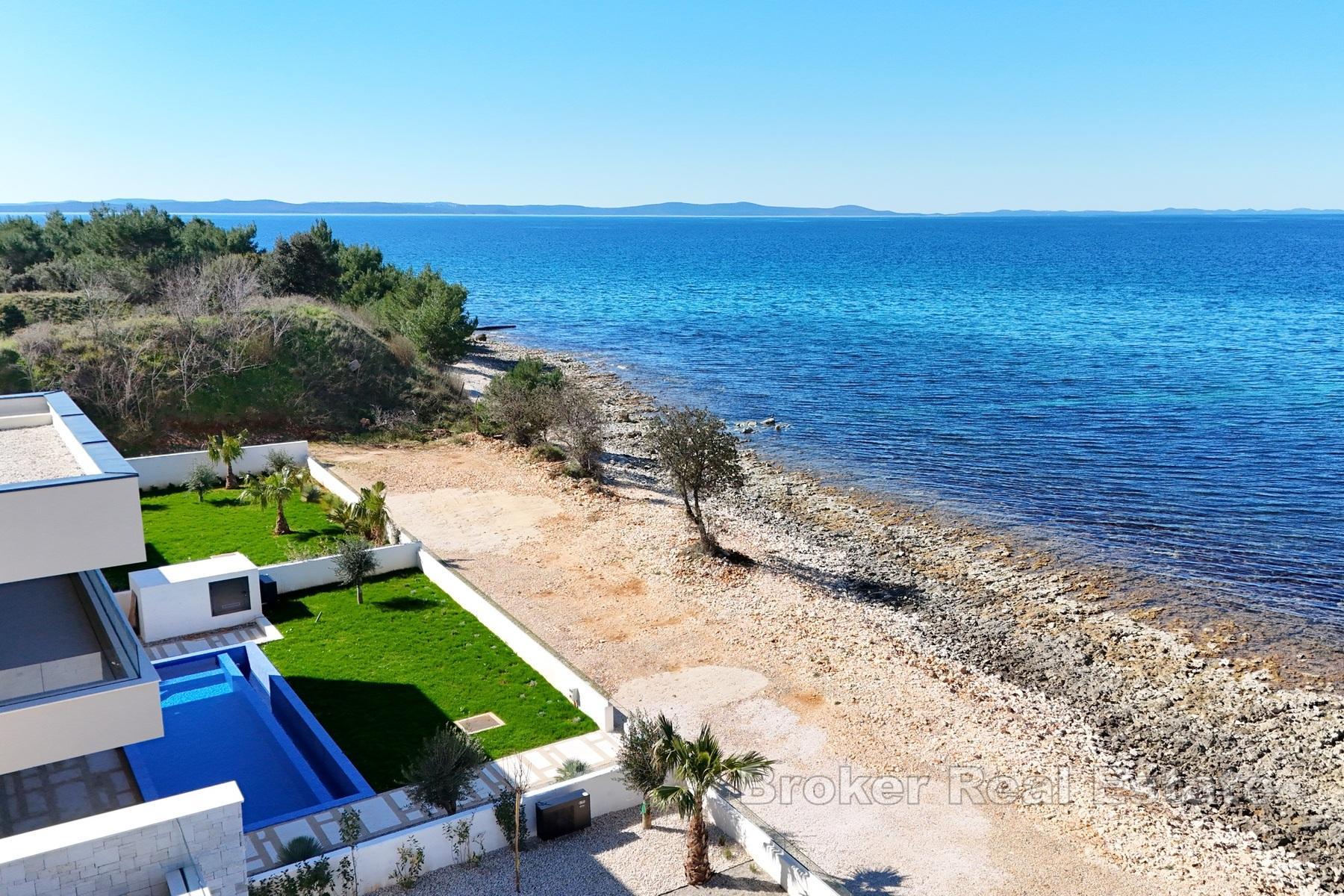 Luksusvilla i første rad til sjøen