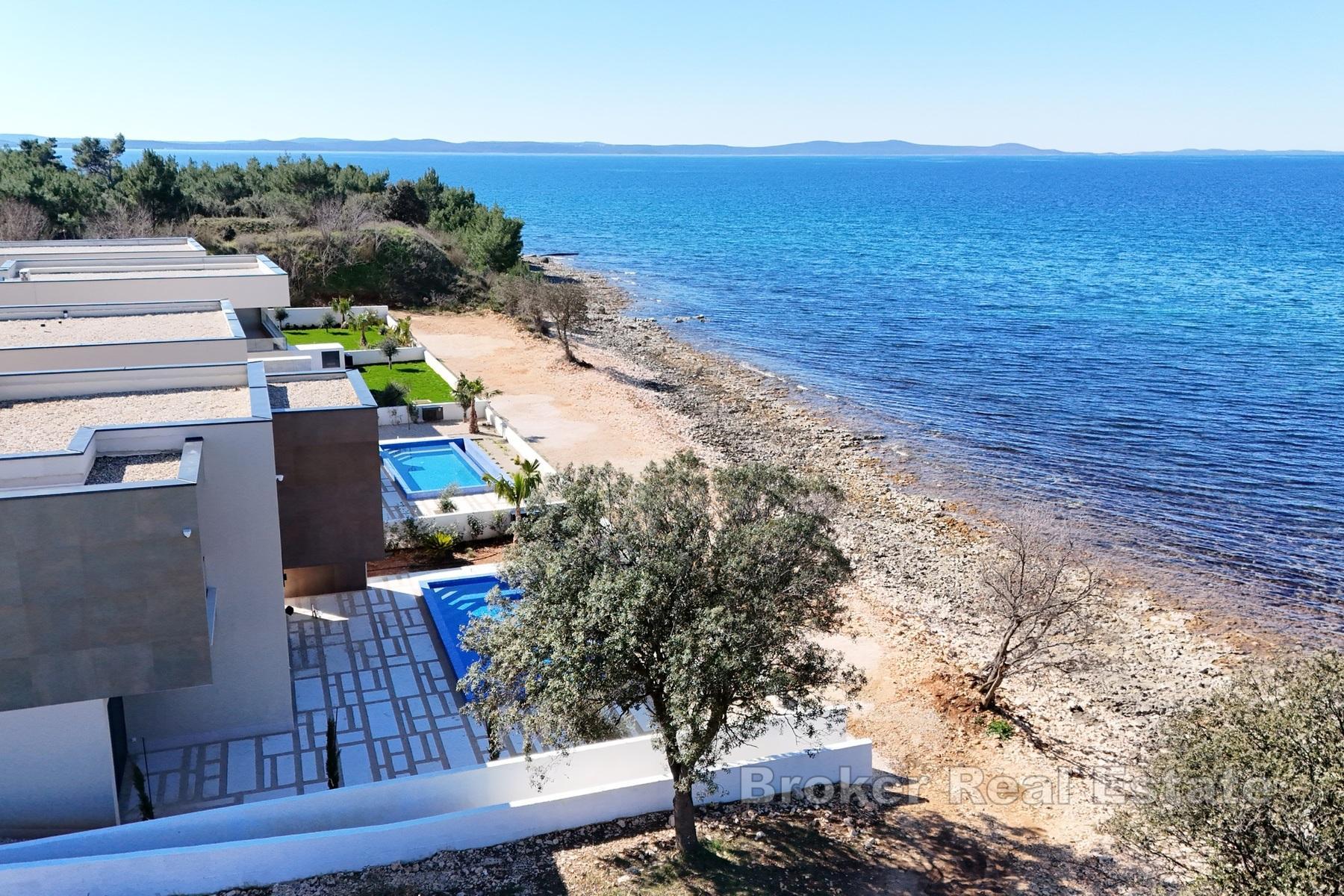 Luxusvilla in erster Reihe zum Meer