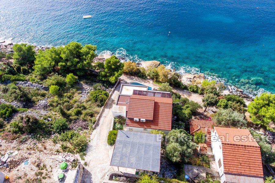 Maison au premier rang en bord de mer