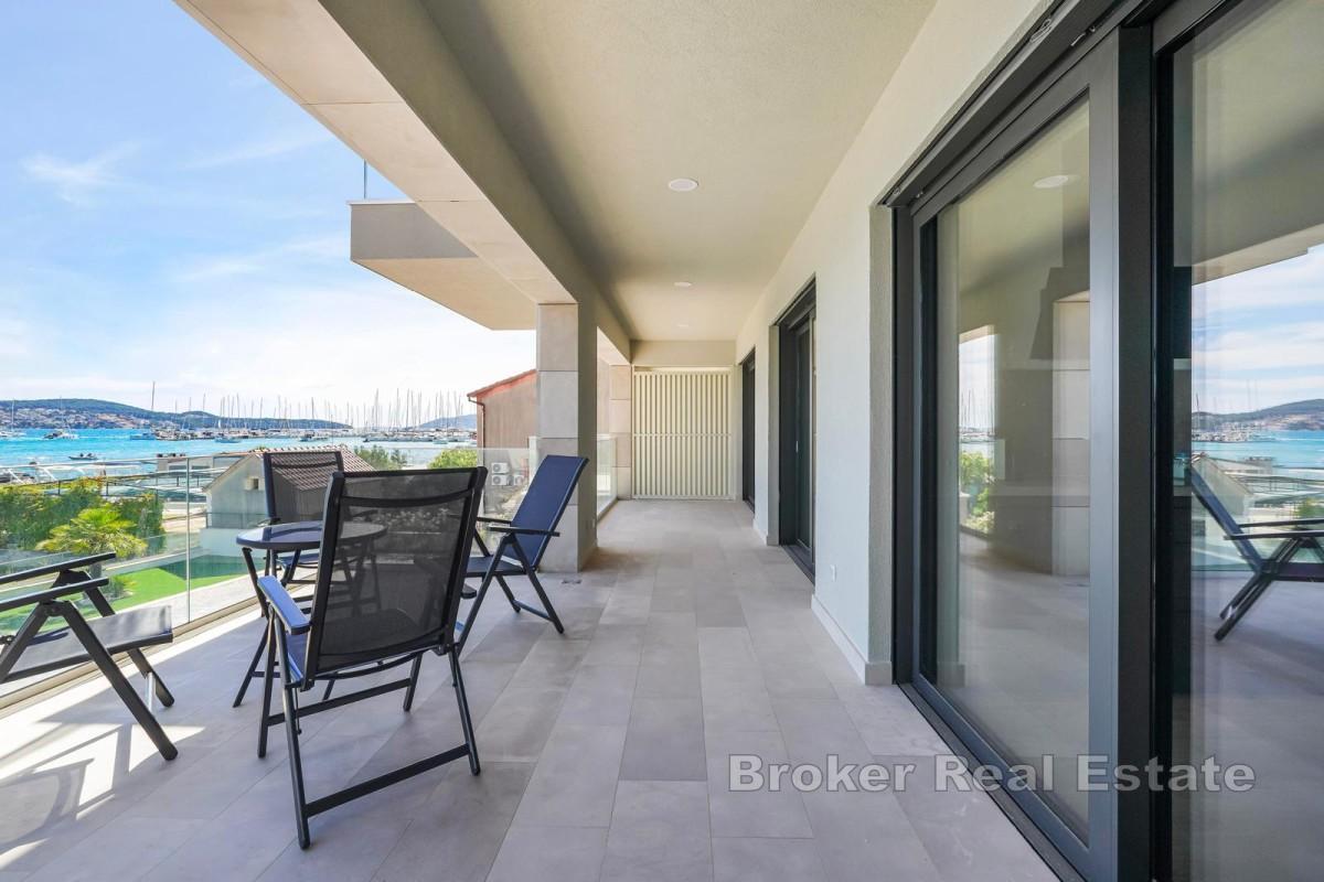 Dvosoban stan u prvom redu do mora