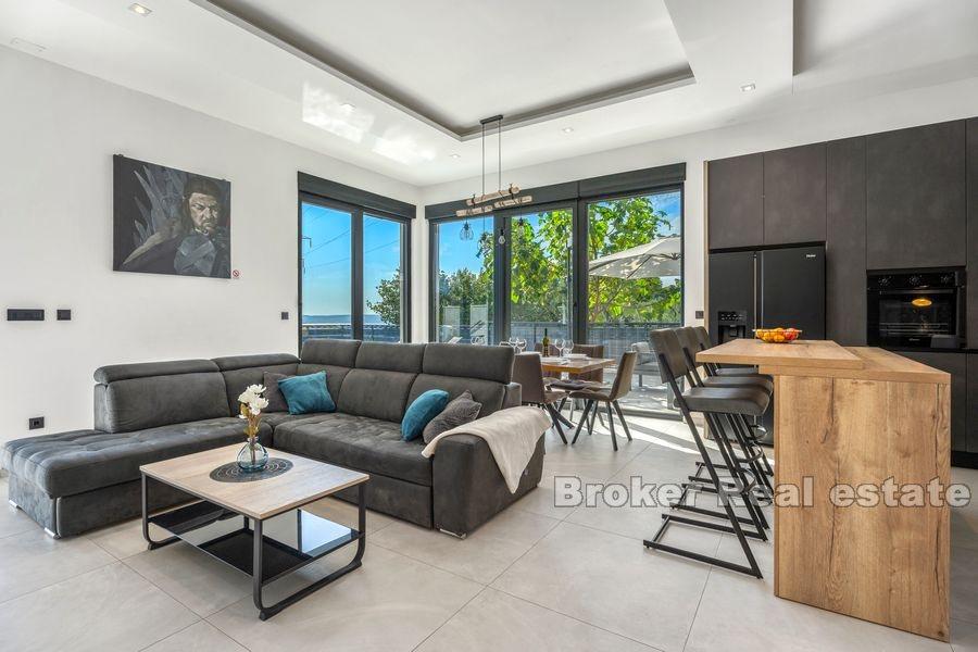 Moderní vila s výhledem na moře