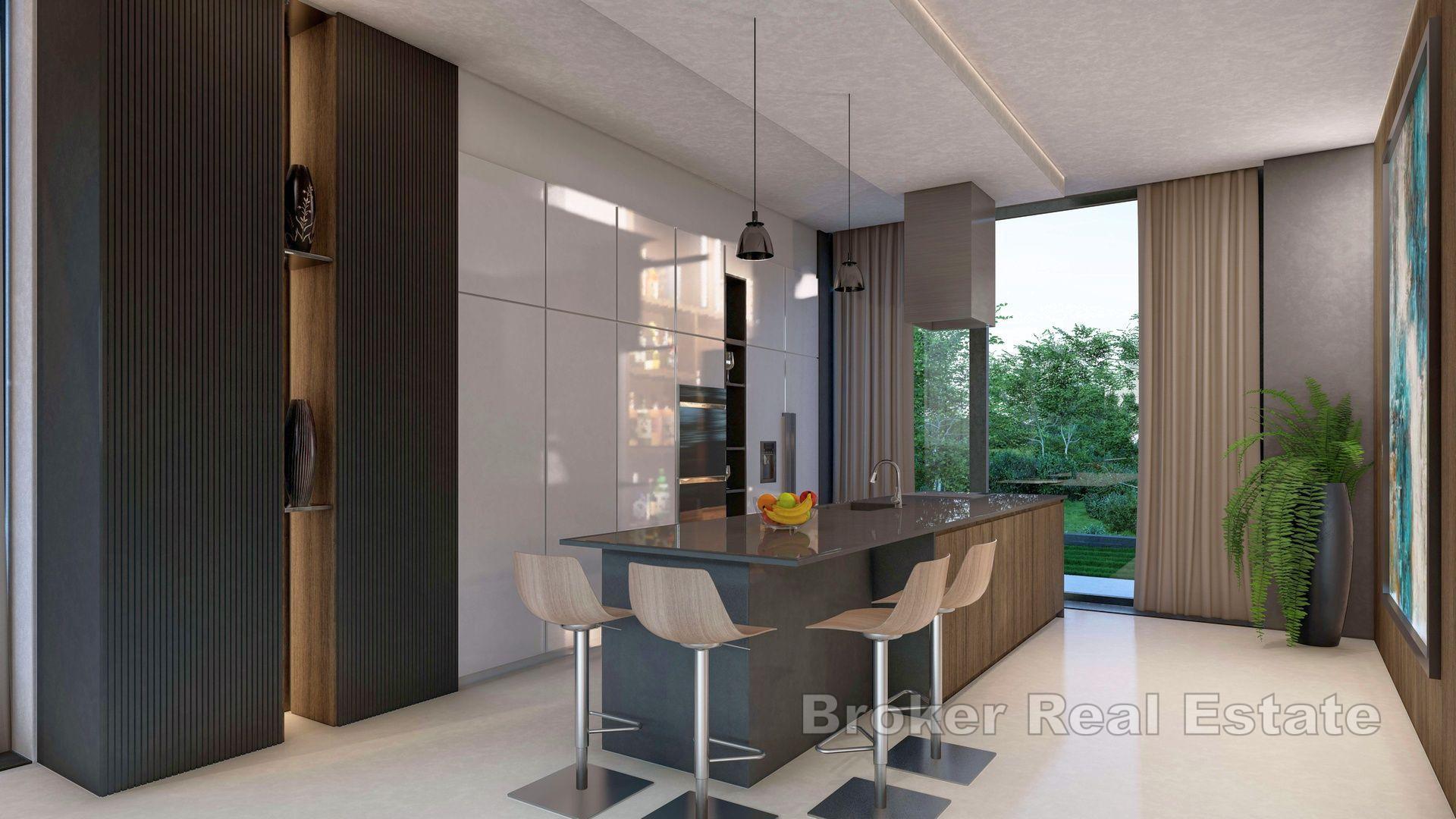 Lyxvillor under uppbyggnad med havsutsikt