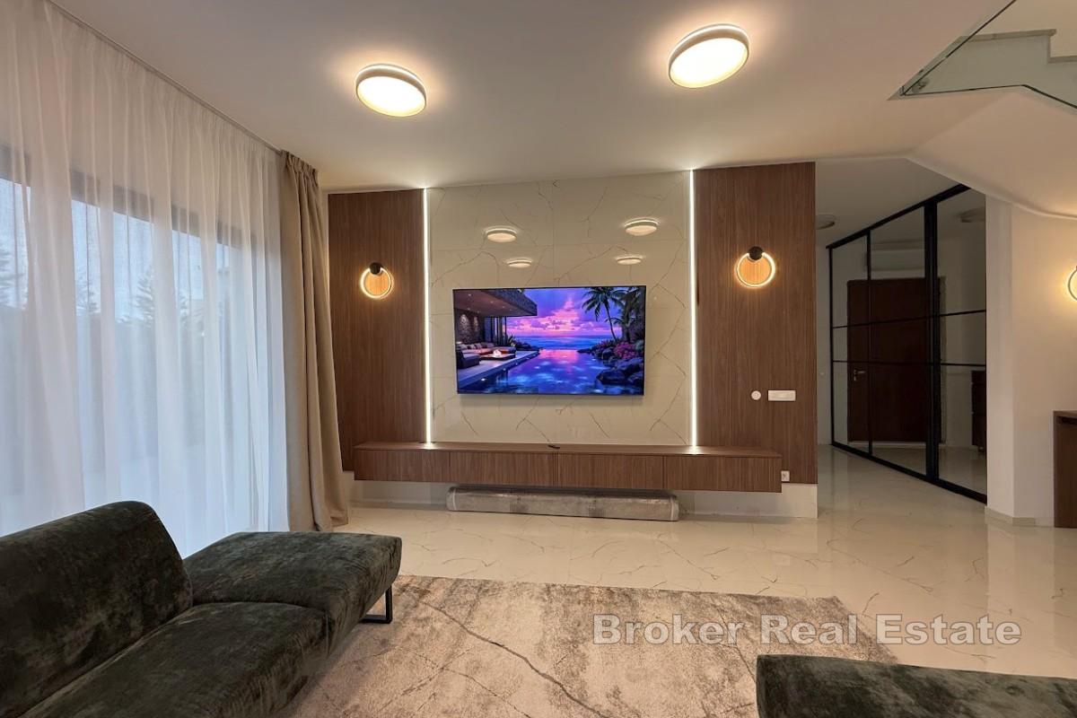 Villa moderna con vista mare