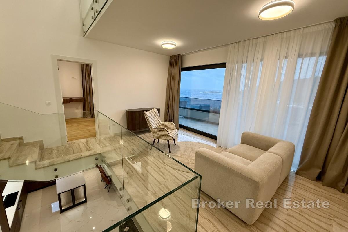 Villa moderna con vista mare