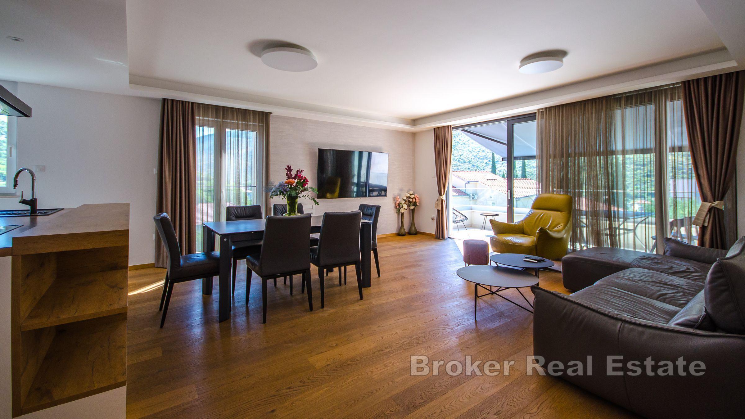 Nowo wybudowana willa z basenem