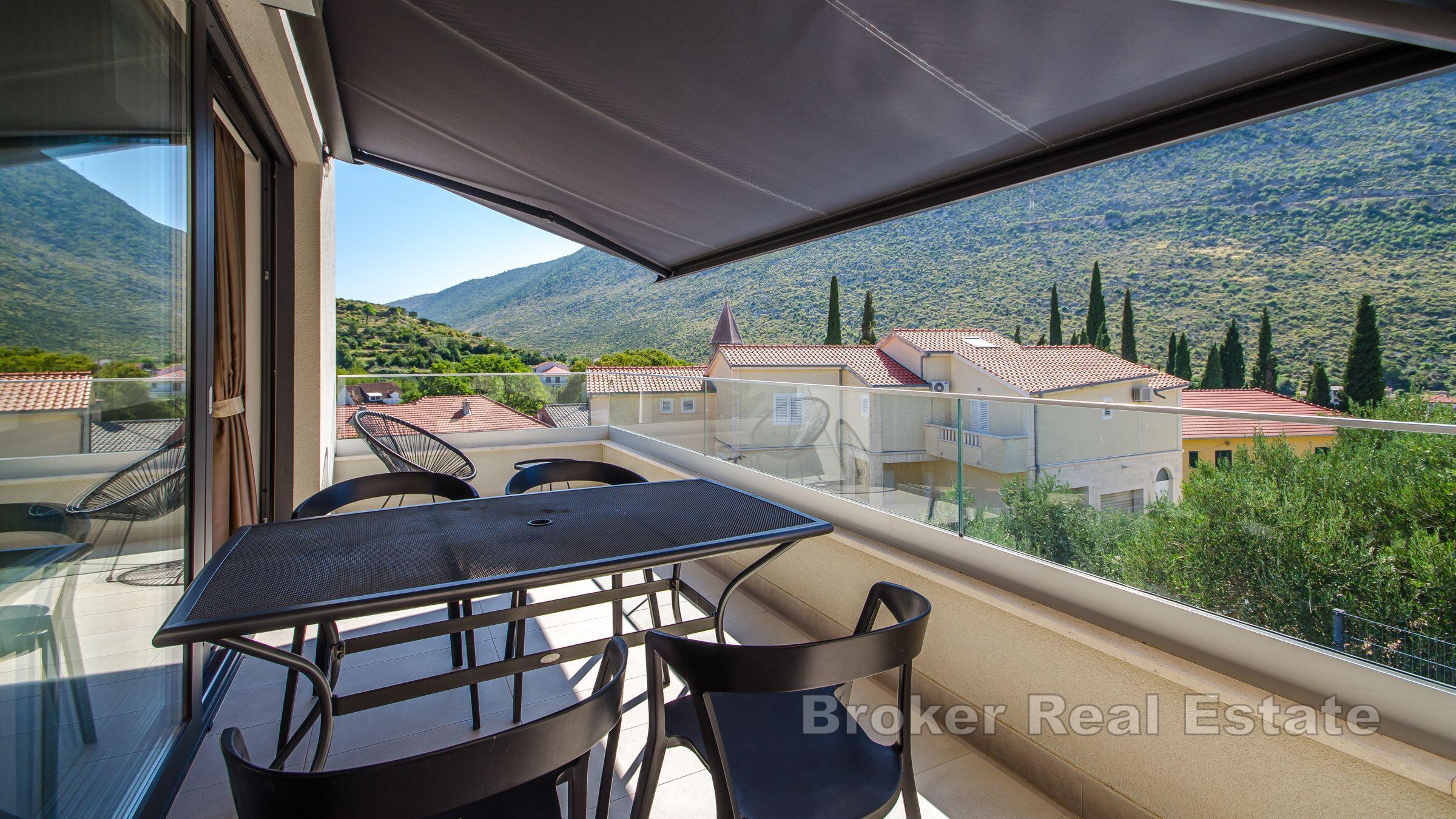 Nowo wybudowana willa z basenem