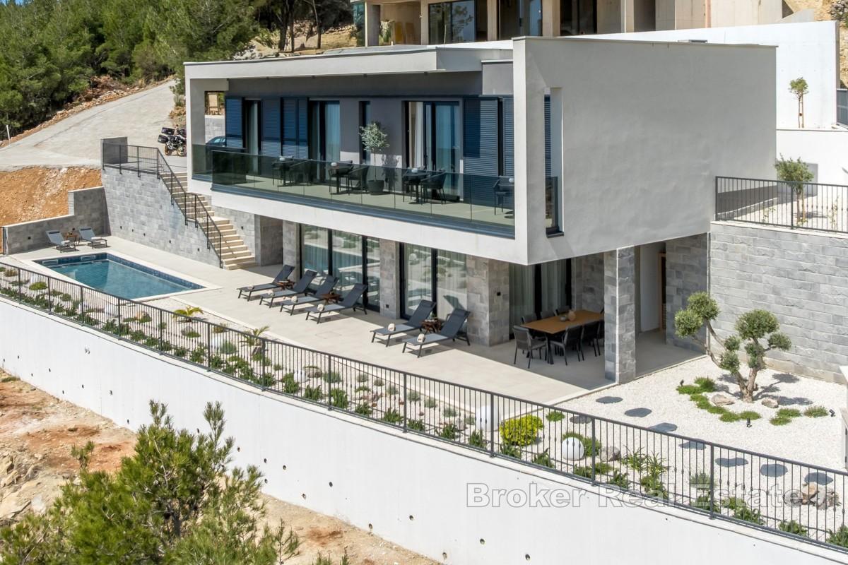 Modern nybyggd villa med havsutsikt