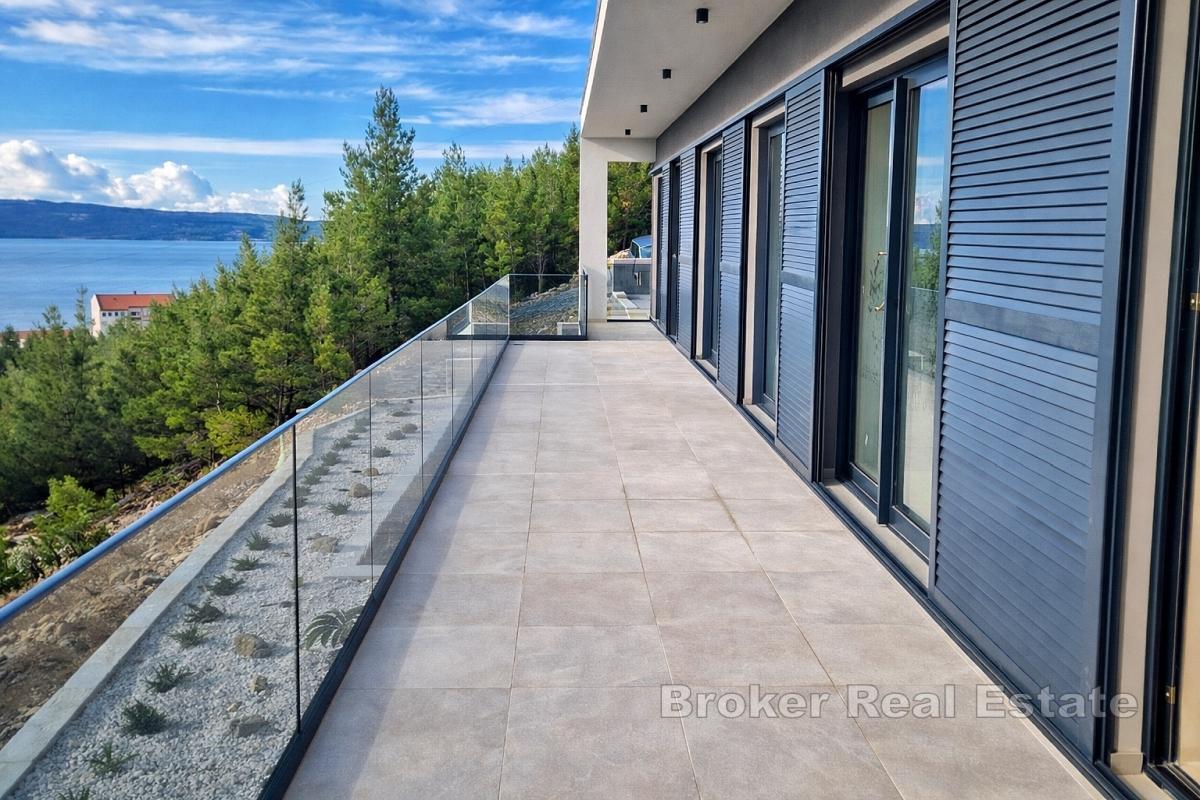 Modern nybyggd villa med havsutsikt