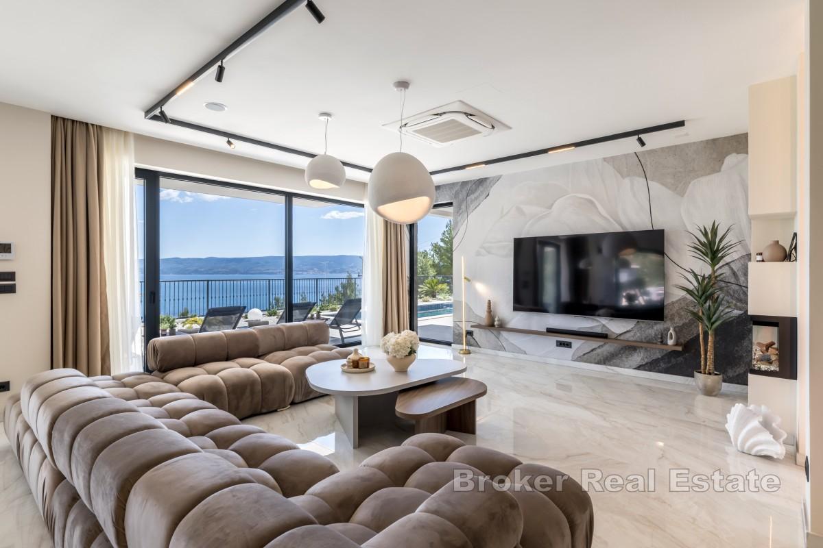 Modern nybyggd villa med havsutsikt