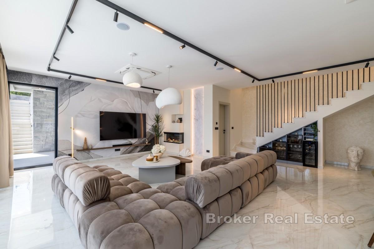 Modern nybyggd villa med havsutsikt