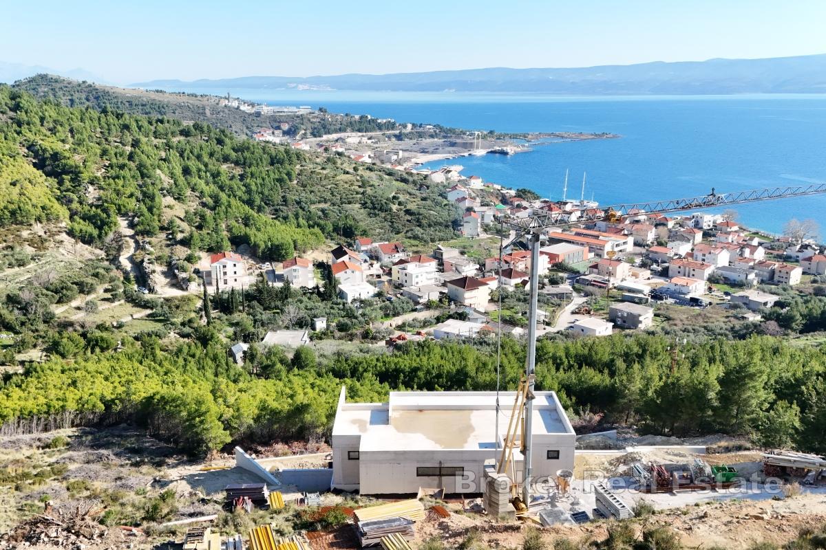 Villa inachevée avec vue panoramique sur la mer