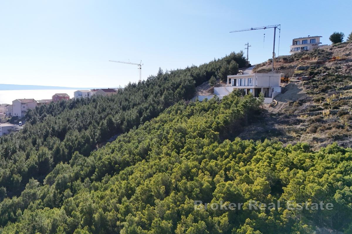 Villa inachevée avec vue panoramique sur la mer
