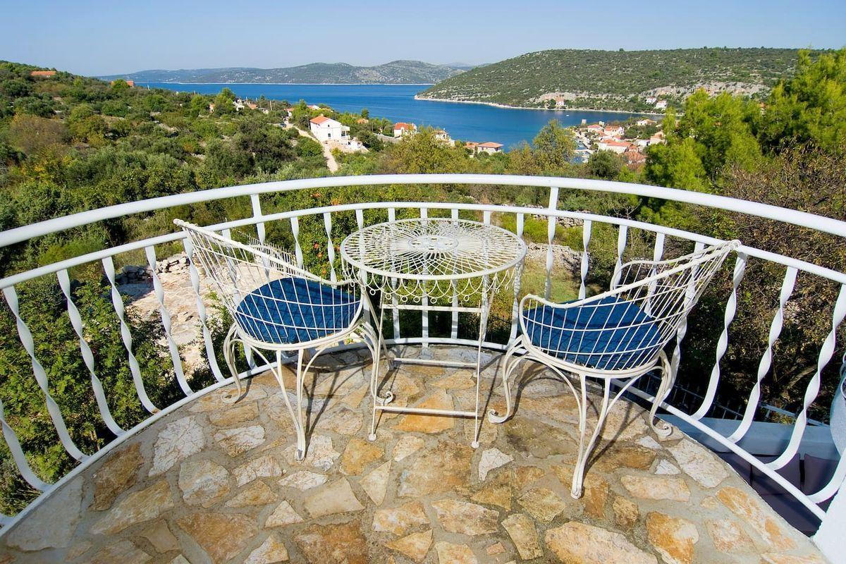 01-2022-390-Trogir-Two-story-house-with-a-sea-view-for-sale