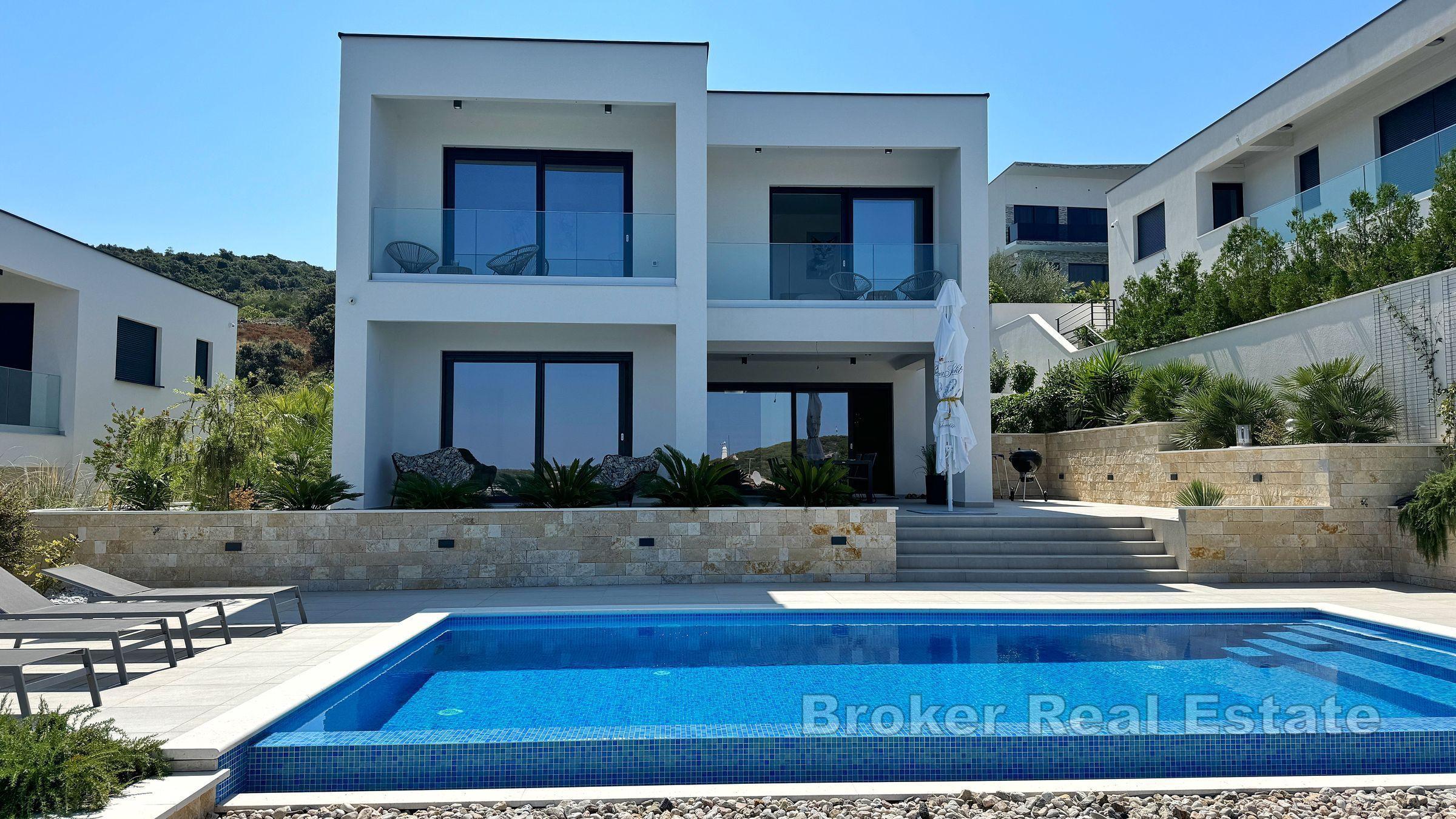 Villa di nuova costruzione con vista mare aperta