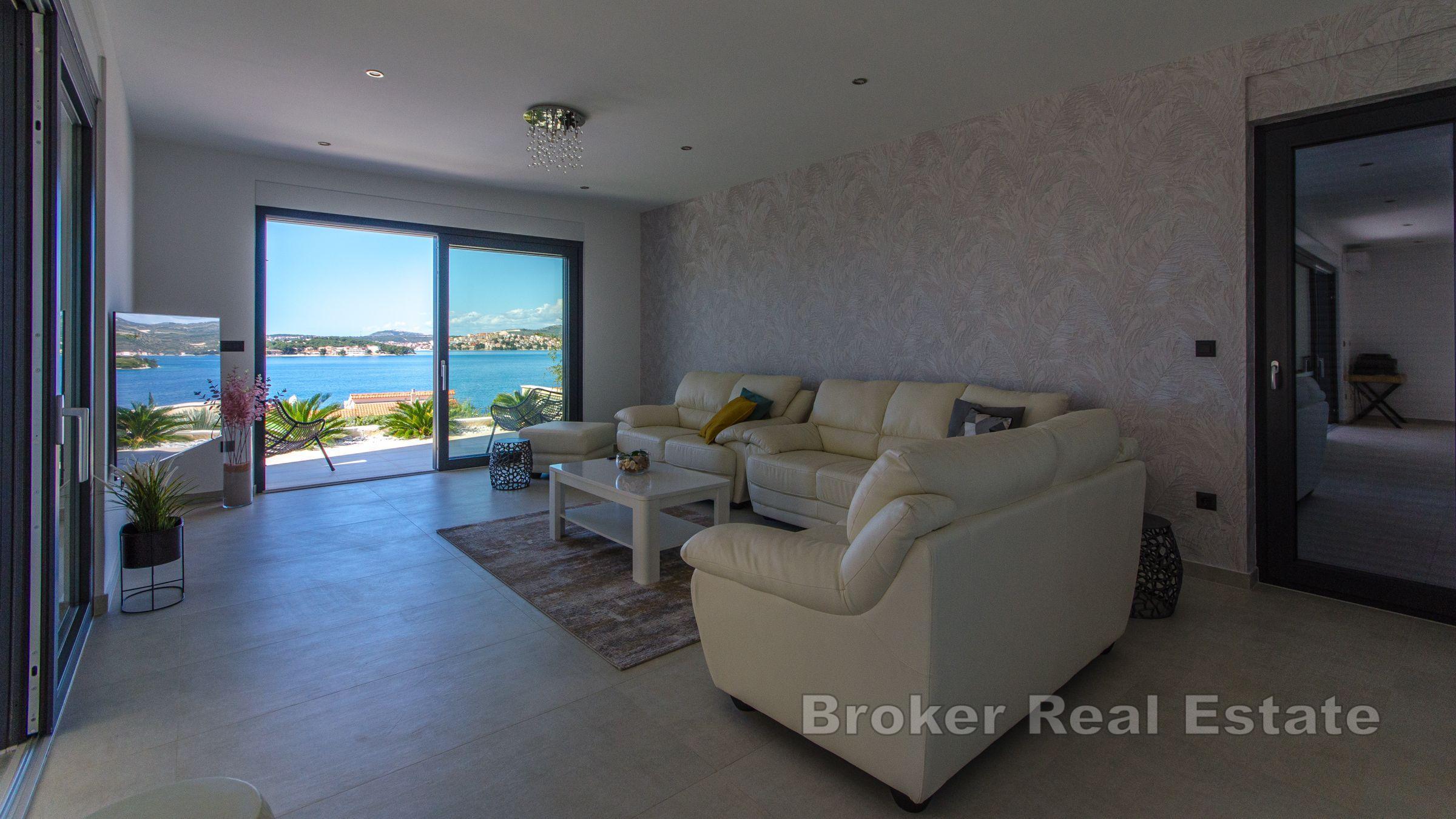 Neu gebaute Villa mit offenem Meerblick