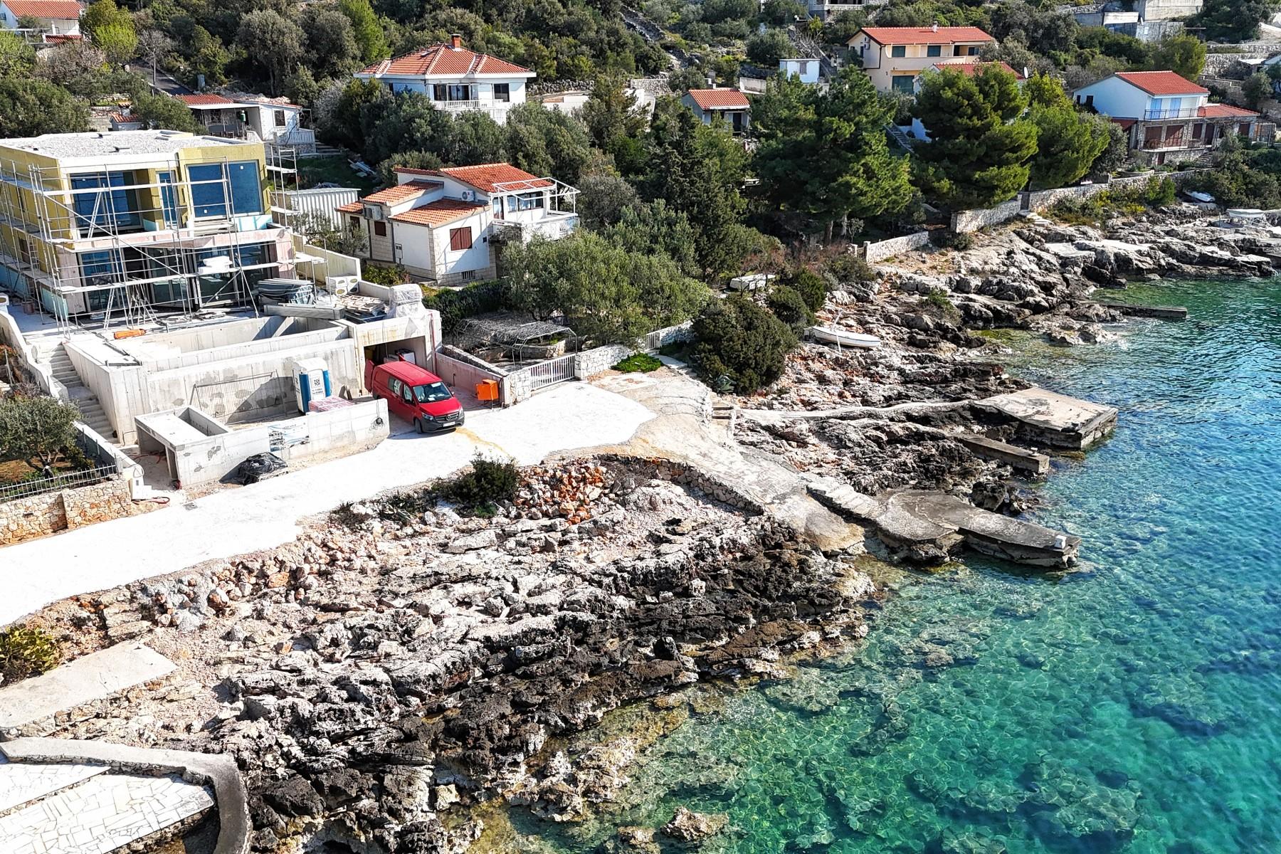 001-2022-400-rogoznica-attractive-villa-first-row-to-the-sea-sale
