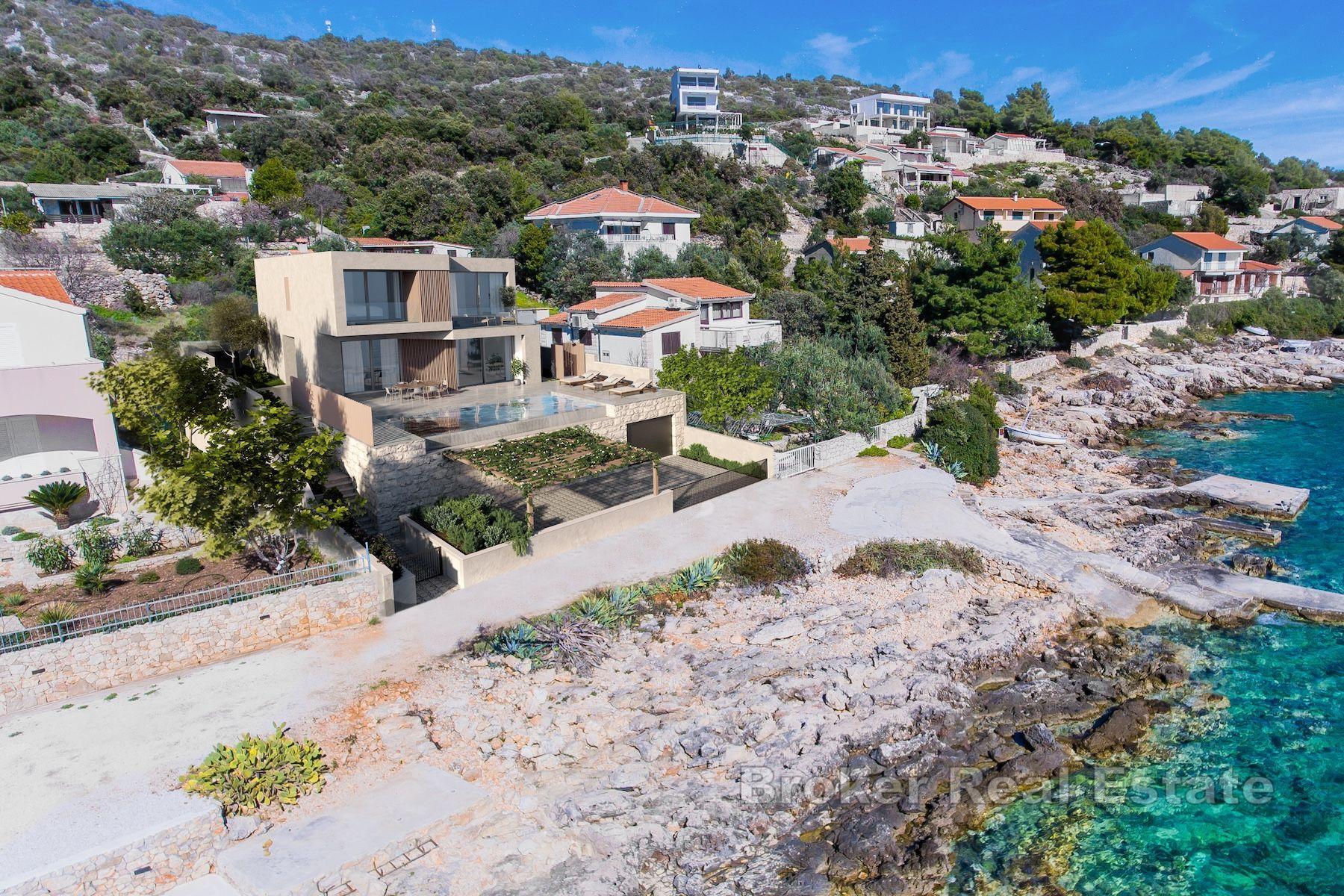 Jolie villa, première rangée de la mer