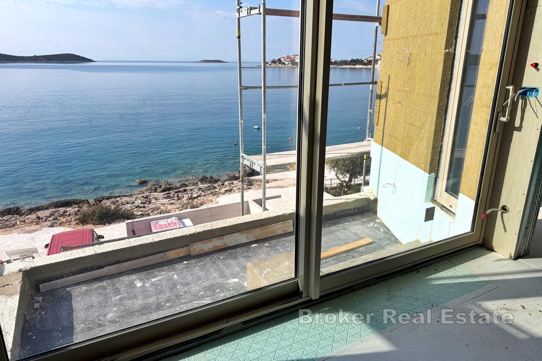 Jolie villa, première rangée de la mer