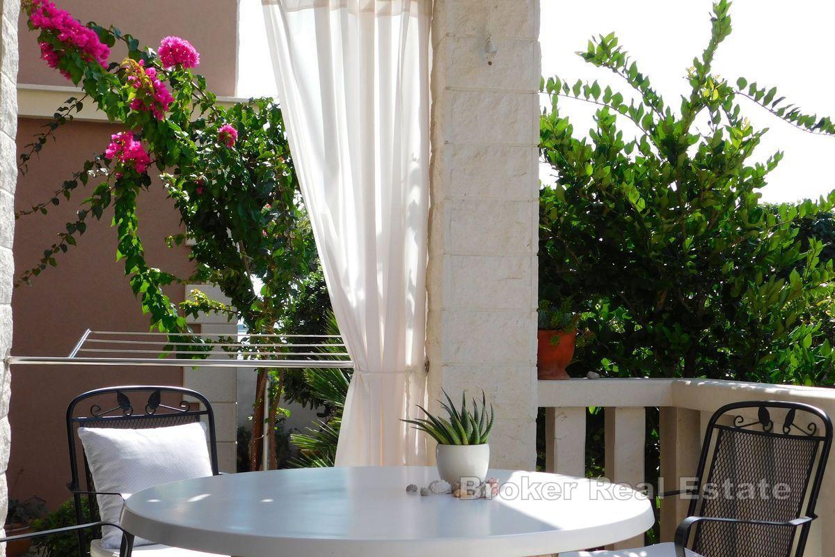 Samostojeća apartmanska kuća blizu plaže