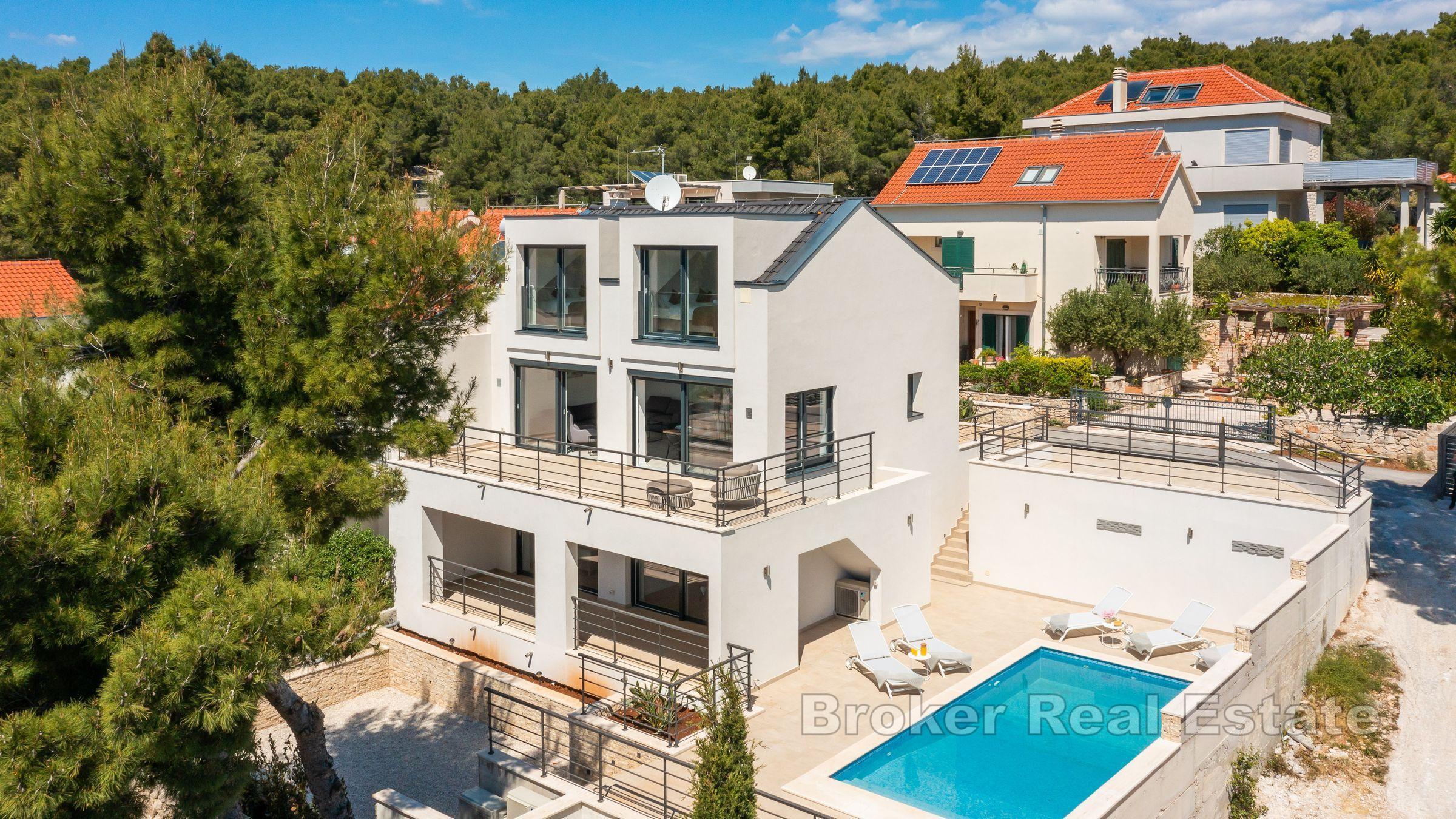 Villa di lusso con piscina e vista mare