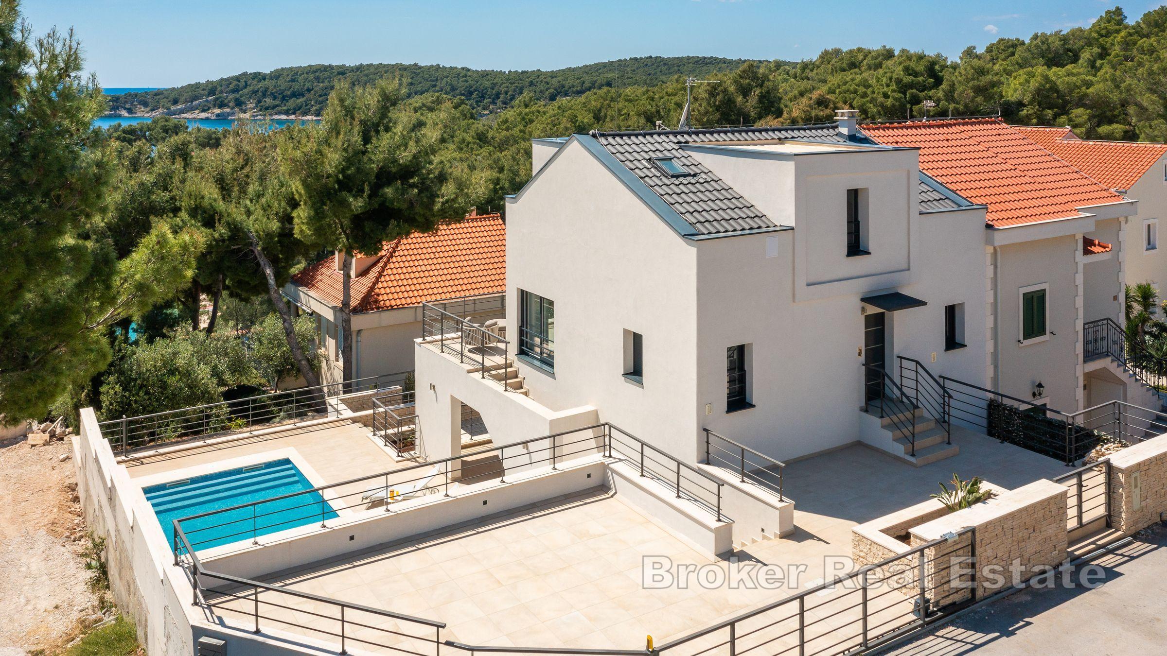 Villa de luxe avec piscine et vue mer