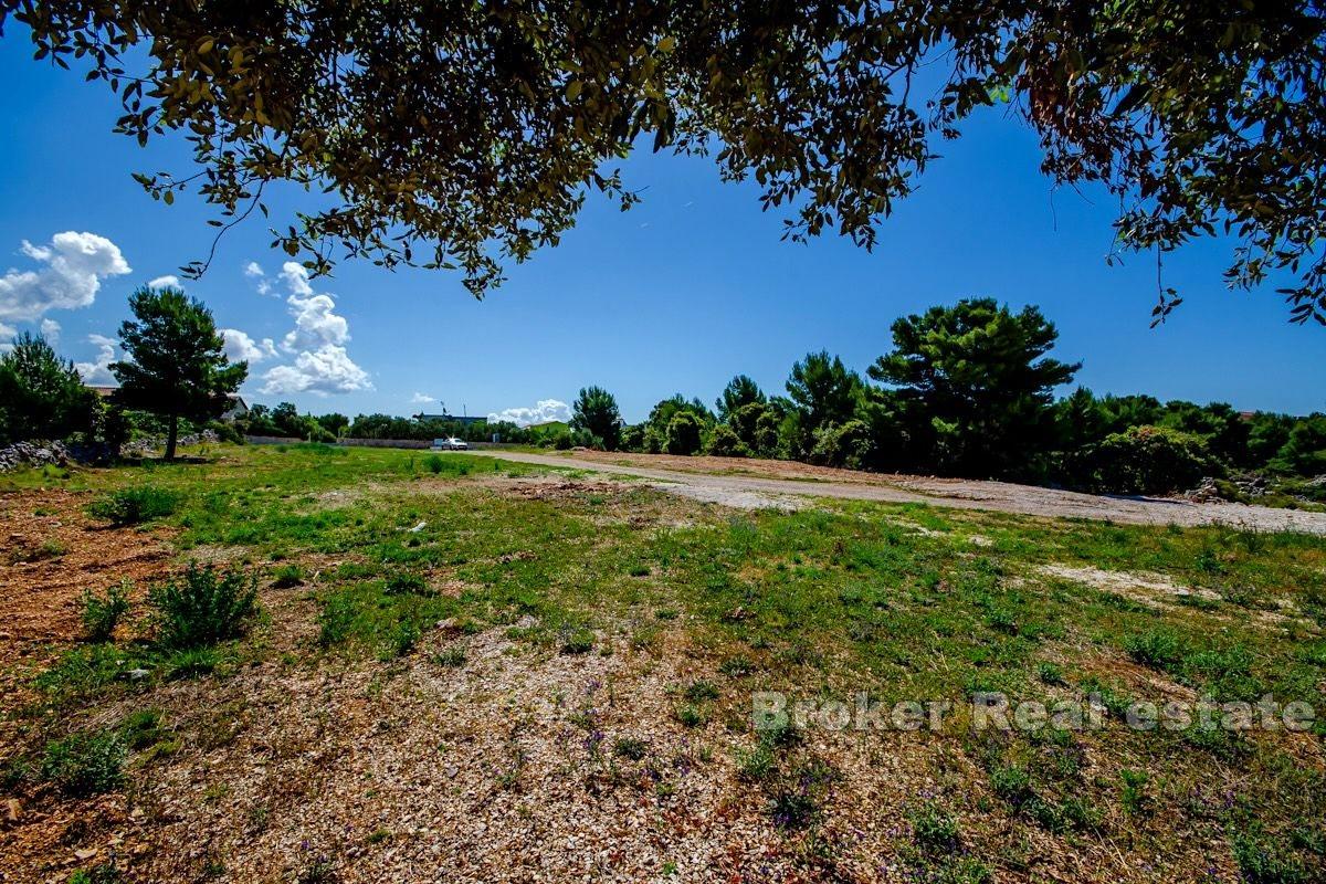 Terrain exclusif, première rangée de la mer