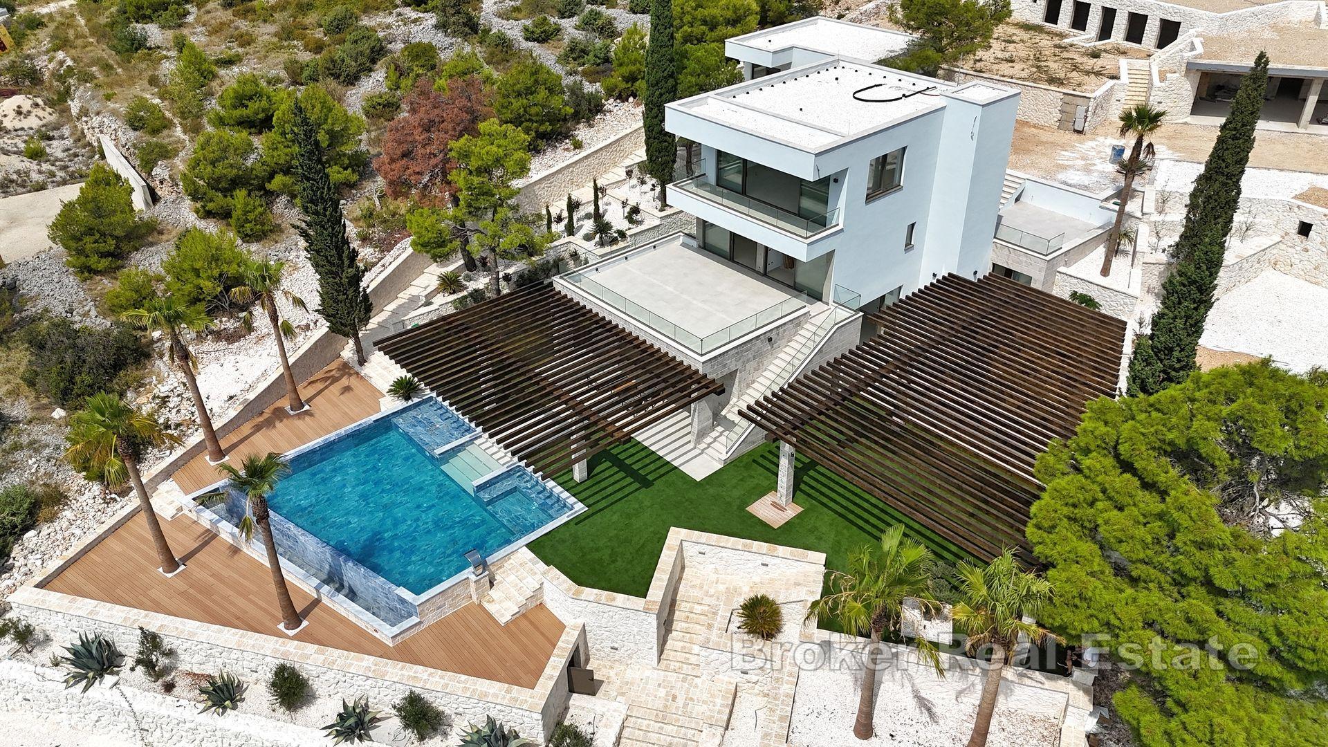 Villa moderne exclusive au premier rang de la mer