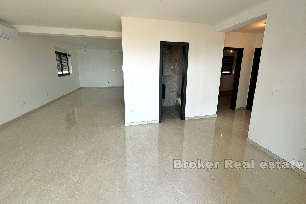 Novoizgrađeni dvosobni apartman s pogledom na more