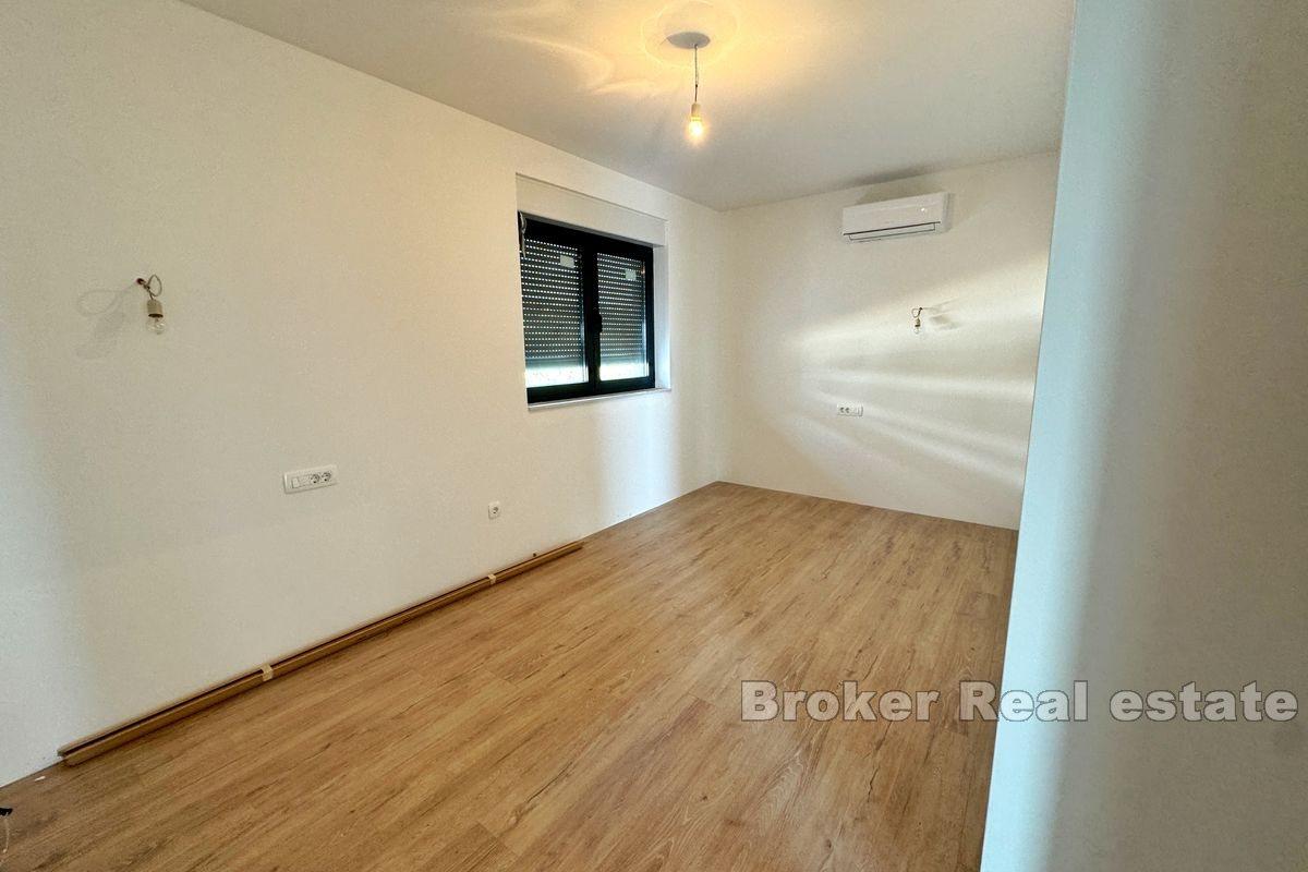 Novoizgrađeni dvosobni apartman s pogledom na more