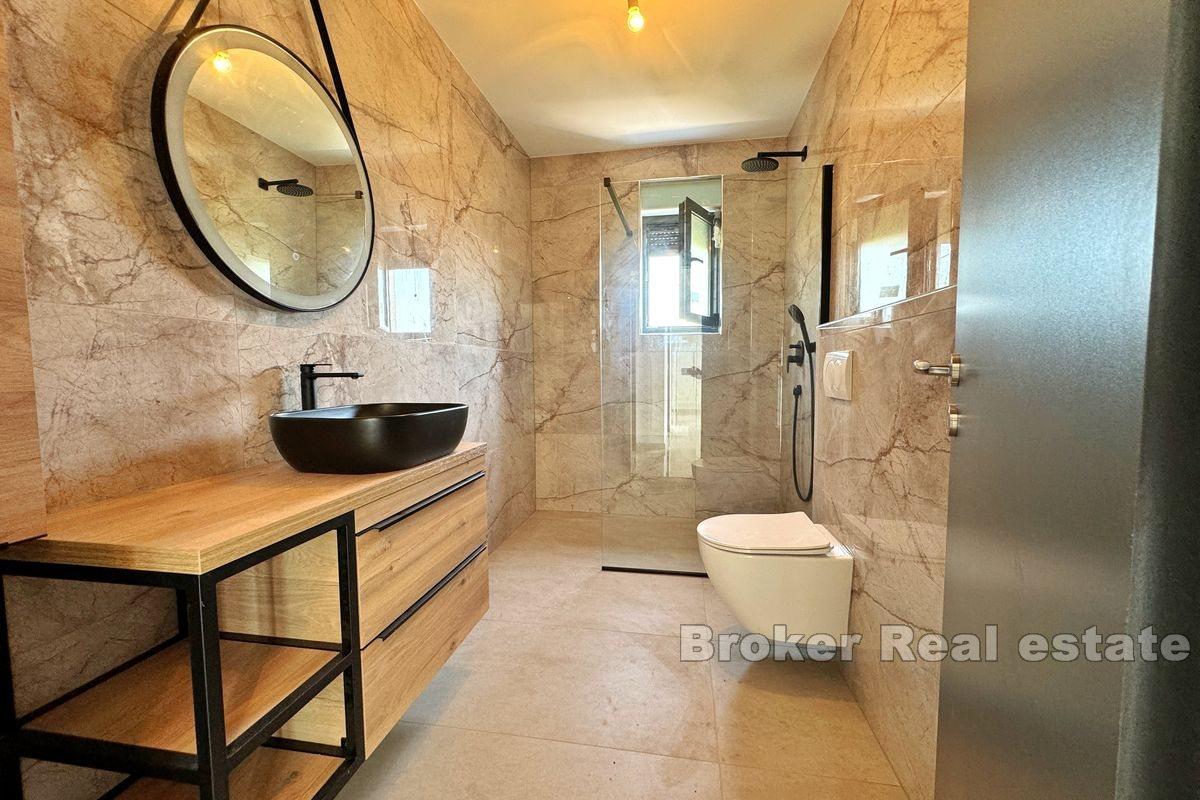 Novoizgrađeni dvosobni apartman s pogledom na more