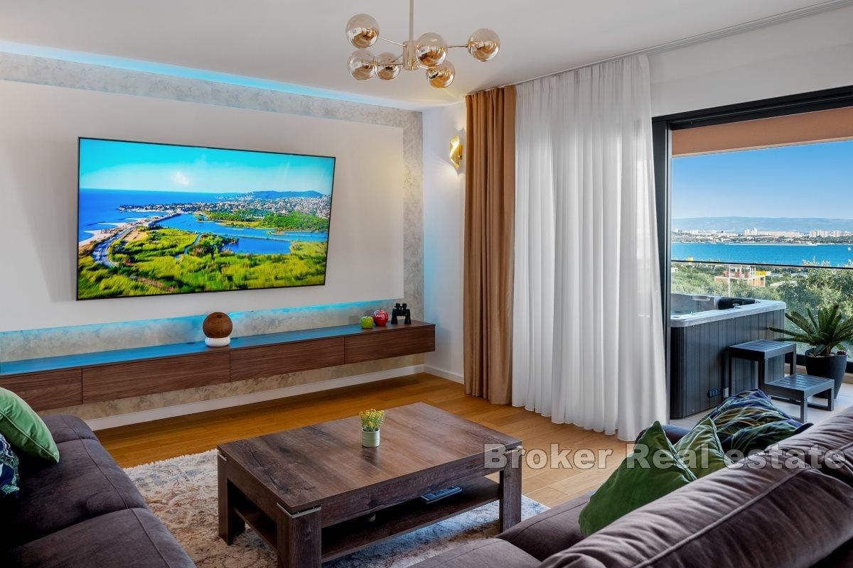 Luxury penthouse with a panoramic view of the sea