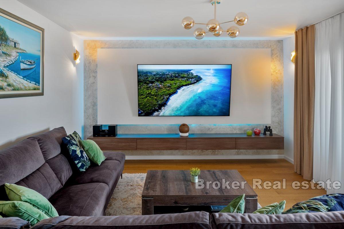 Luxury penthouse with a panoramic view of the sea