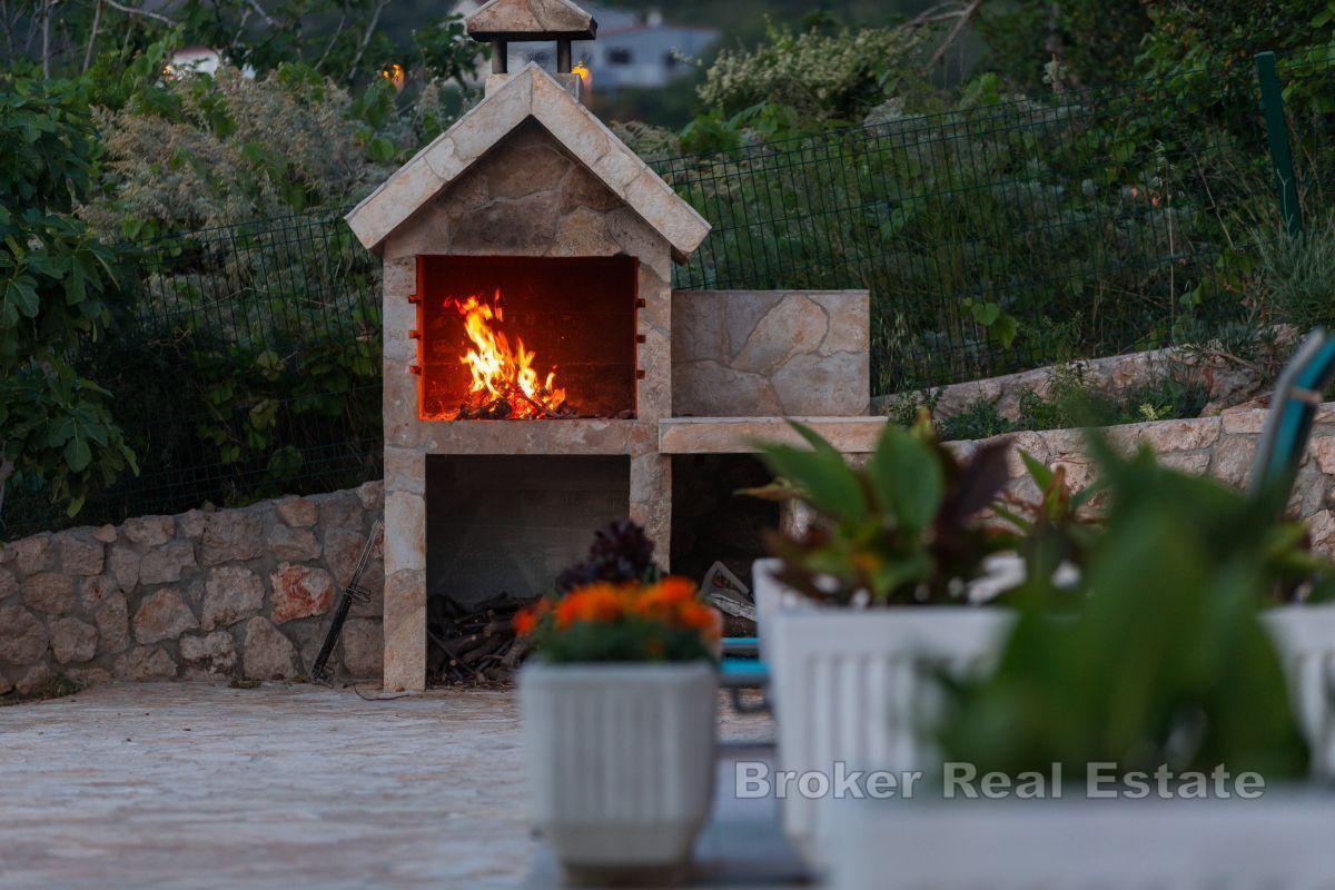 Многоквартирный дом с панорамным видом на море